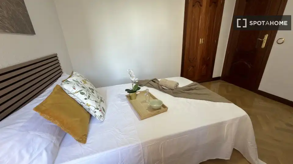 Bedroom of Flat for rent in Madrid  with Air Conditioner, Heating and Furnished