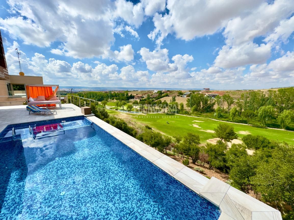 Vista exterior de Casa o xalet en venda en Cabanillas del Campo amb Aire condicionat, Calefacció i Terrassa