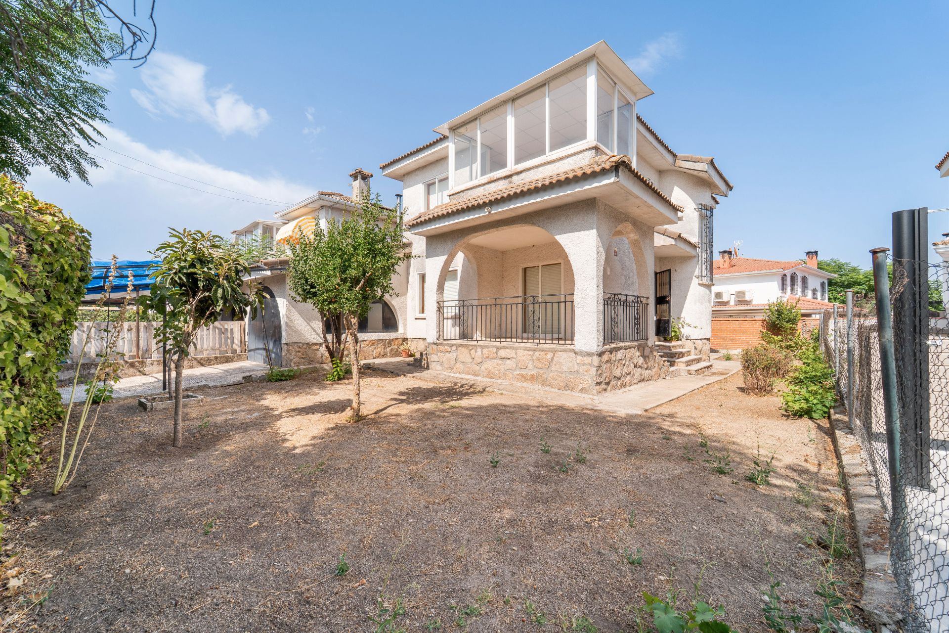 Vista exterior de Casa o xalet en venda en Brunete amb Calefacció, Jardí privat i Terrassa