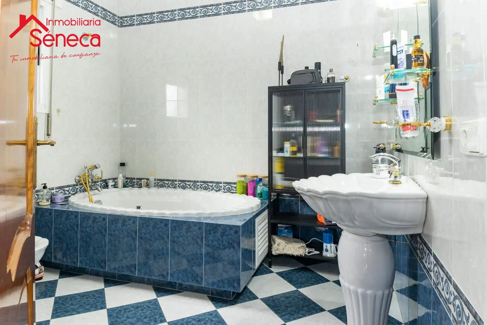 Bathroom of Houses for sale in La Carlota  with Air Conditioner, Heating and Private garden