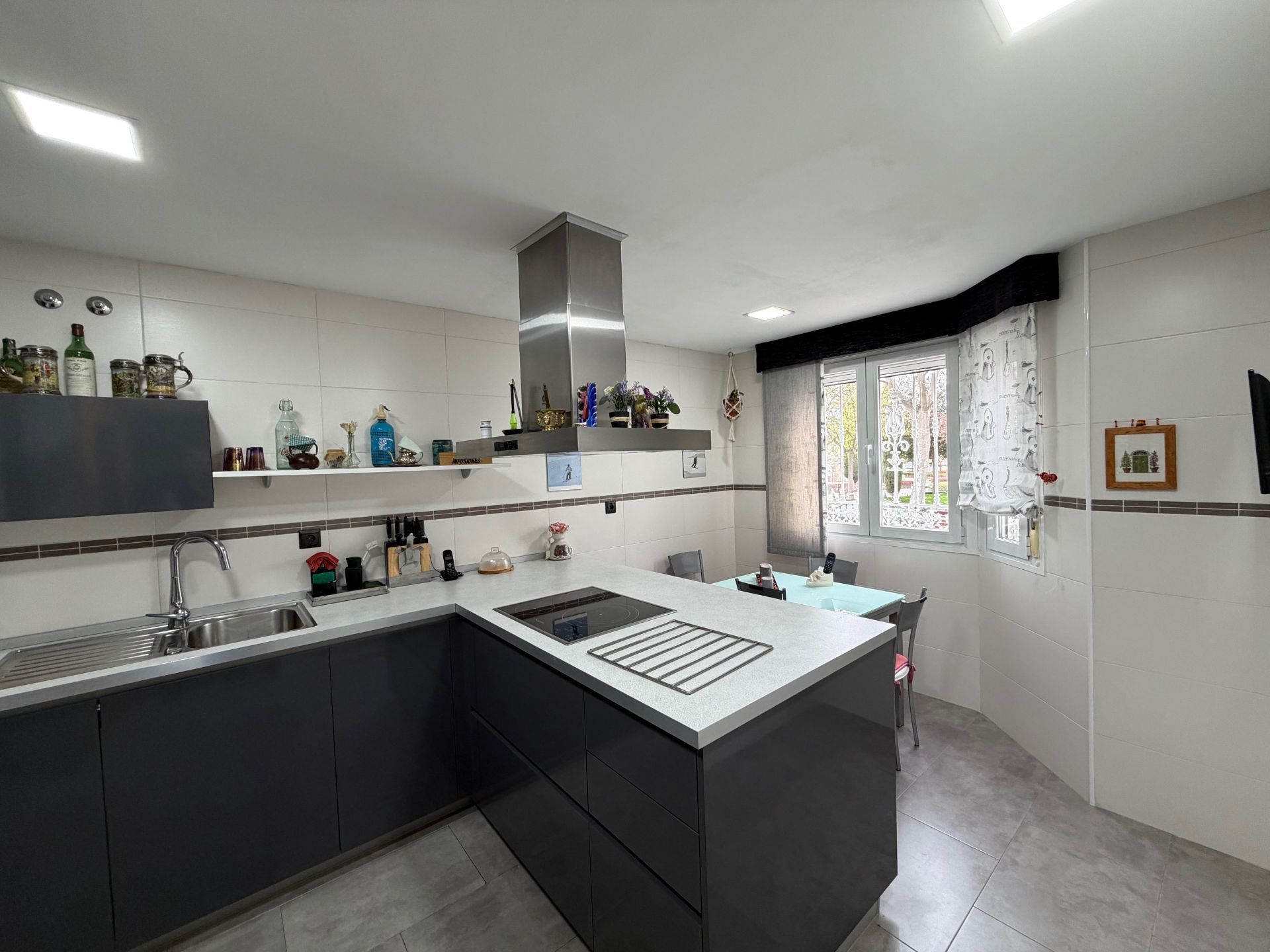 Kitchen of Houses for sale in Fuenlabrada  with Air Conditioner, Heating and Private garden