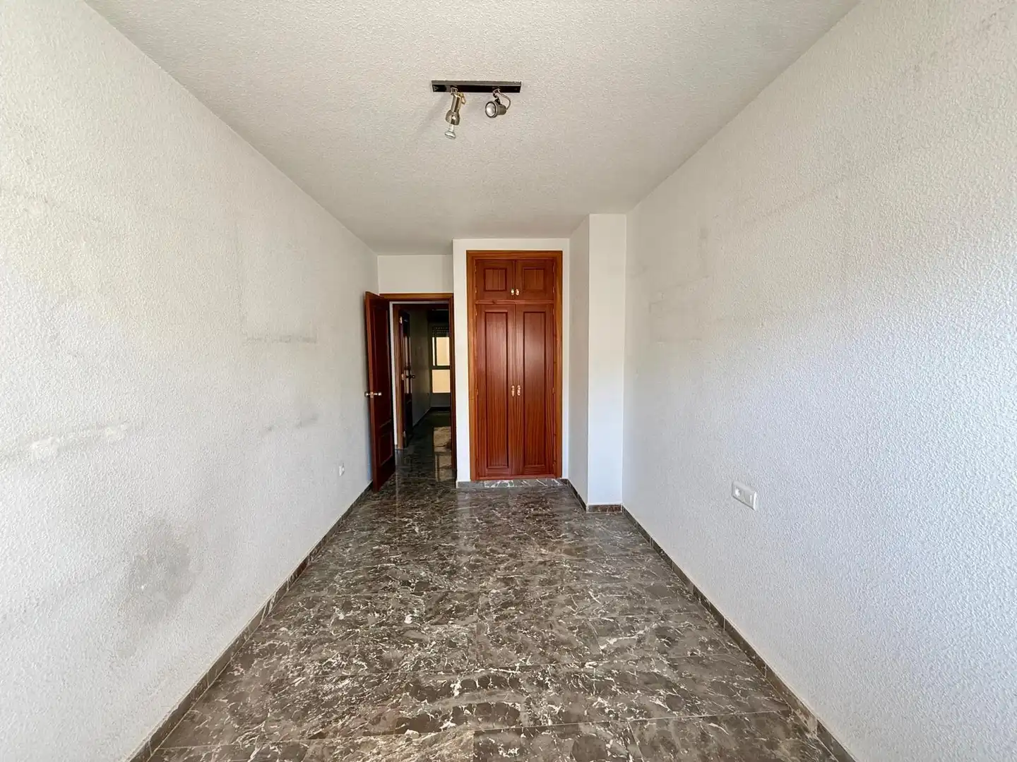 Dormitori de Pis en venda en Almería amb Balcó