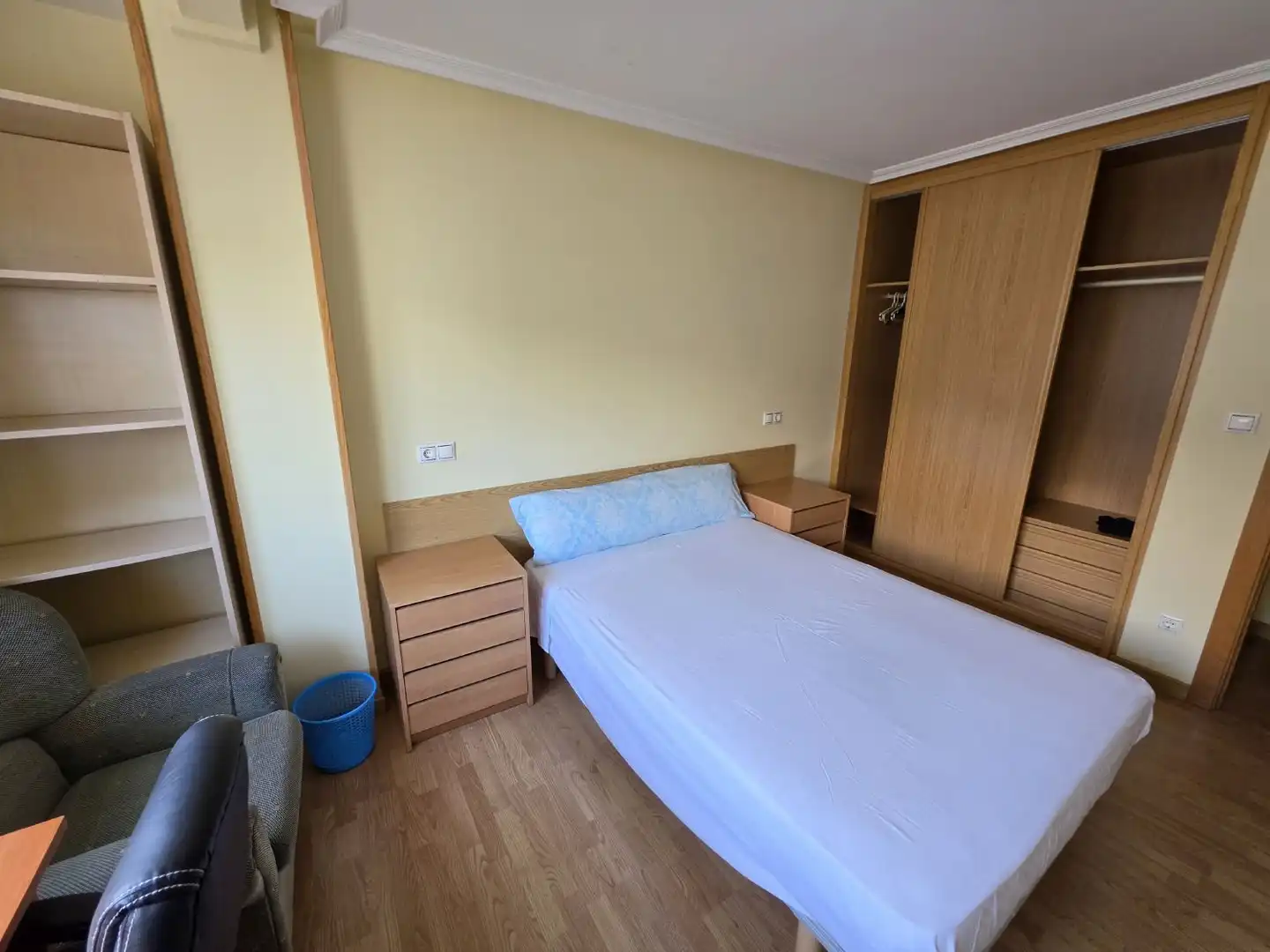 Habitación de Piso para compartir en A Coruña Capital  con Amueblado