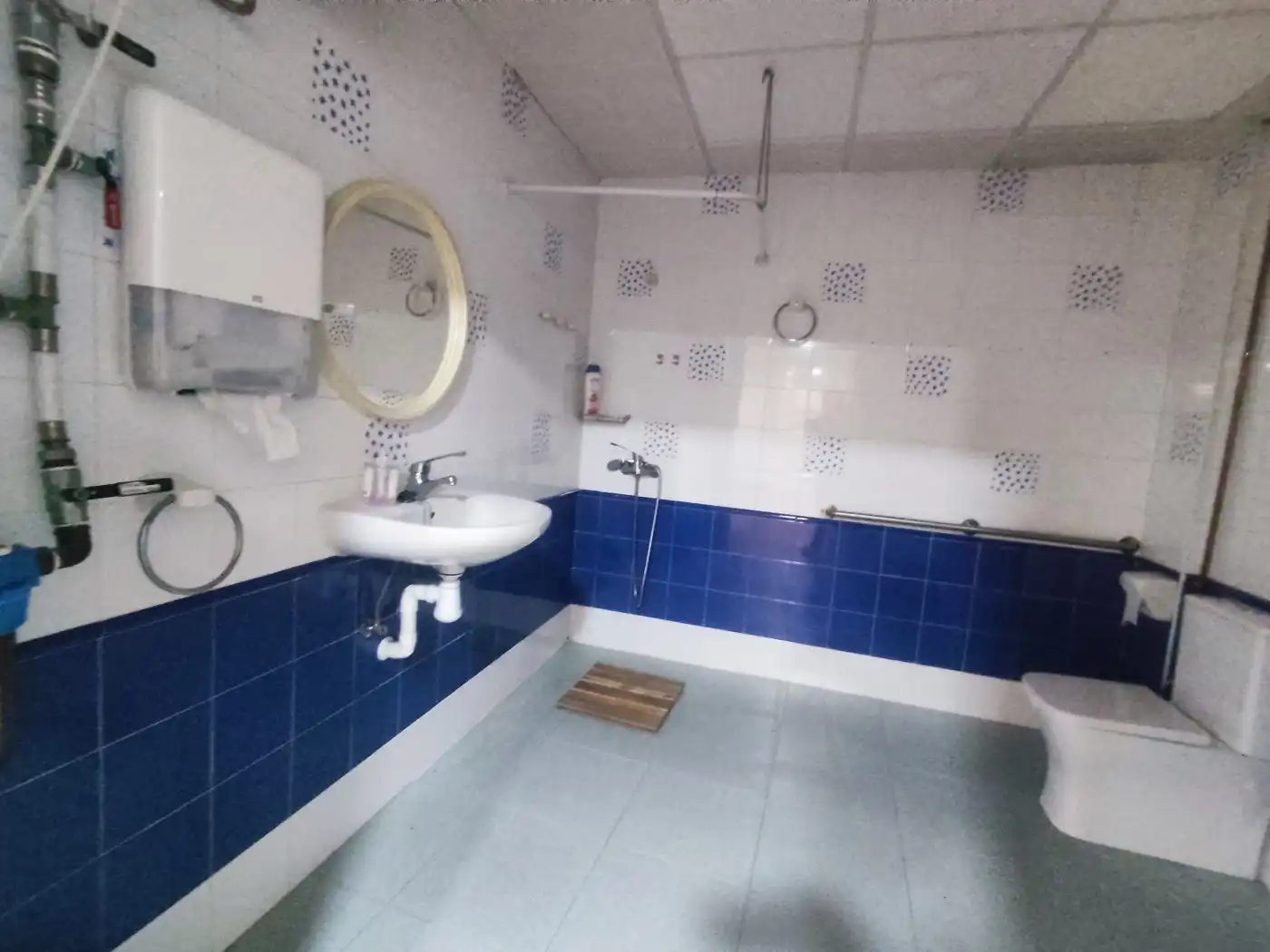 Baño de Local de alquiler en Reus con Aire acondicionado, Terraza y Amueblado