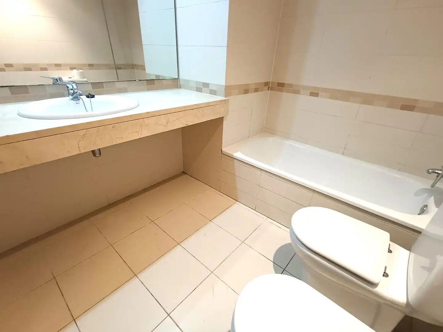 Bathroom of Duplexes for sale in Mataró  with Air Conditioner and Parquet flooring