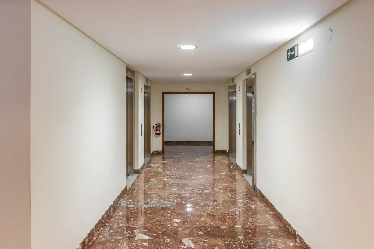 Piso en venta en  Pamplona / Iruña con Calefacción, Terraza y Amueblado