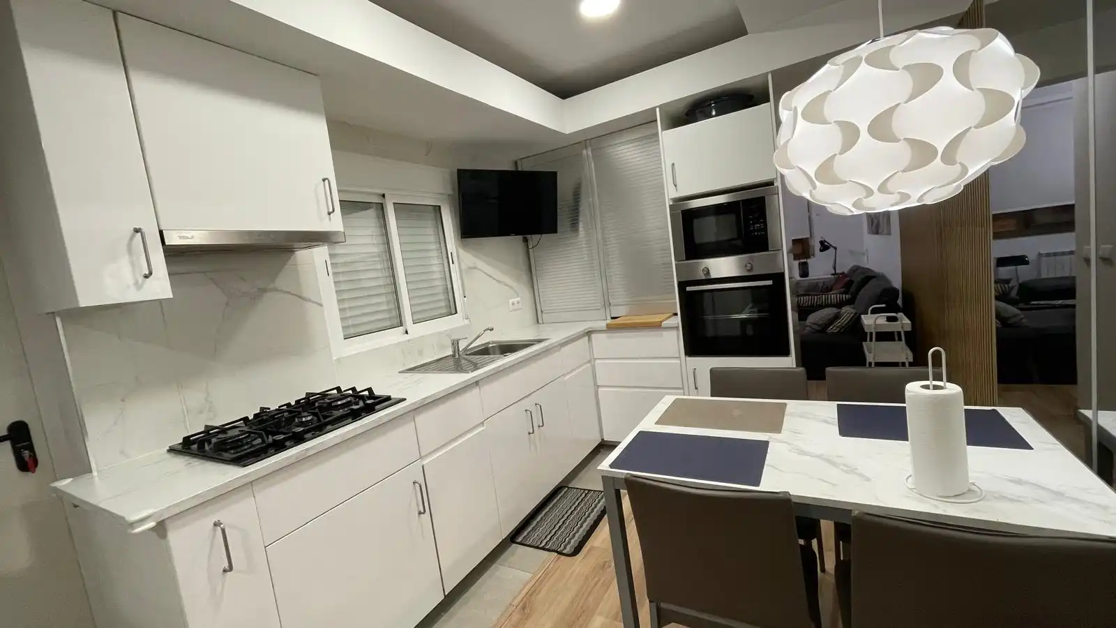 Cuina de Planta baixa en venda en Barcelona amb Calefacció, Forn i Alarma
