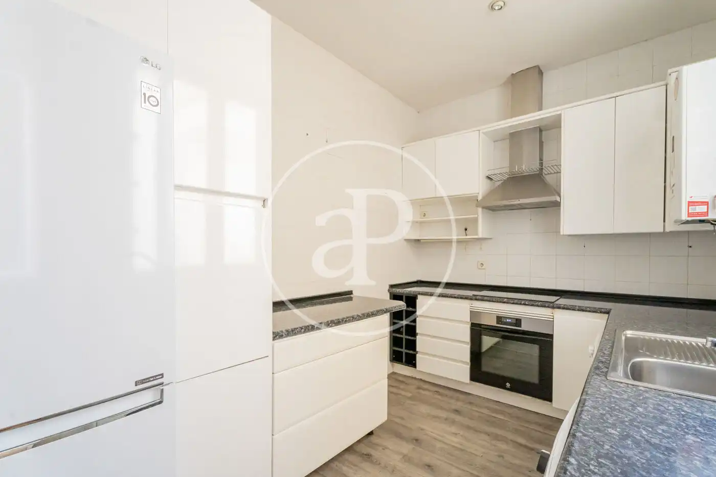 Kitchen of Flat for rent in Madrid  with Heating, Storage room and Balcony