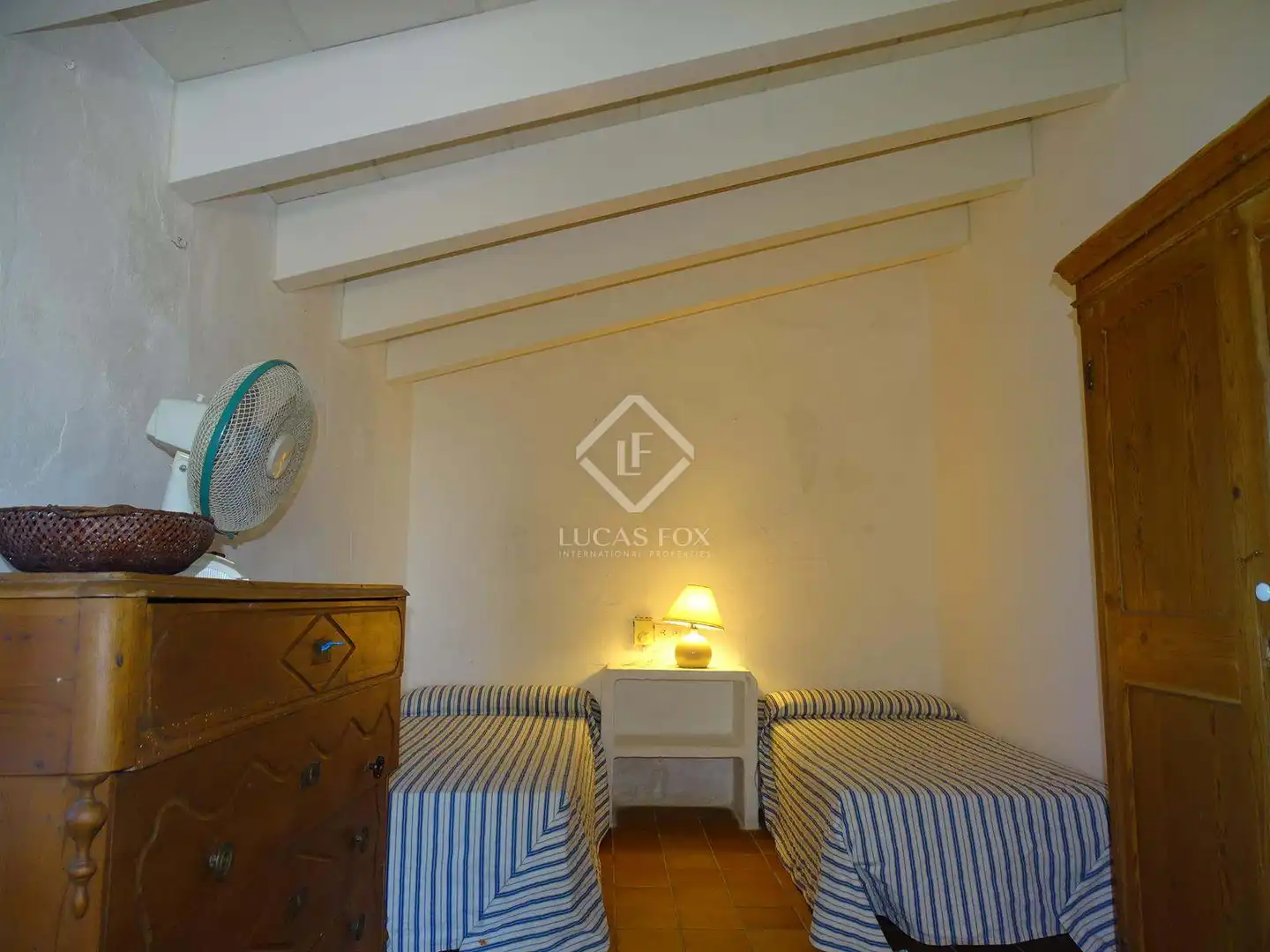 Country homes for sale in Cala Blanca