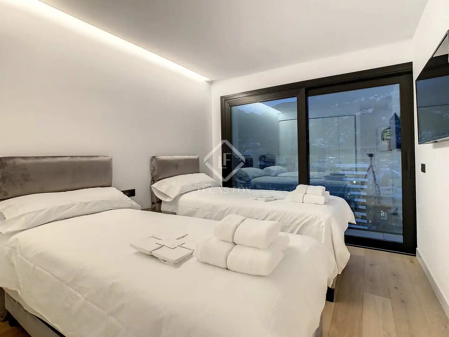 Bedroom of Attic for sale in Madrid  with Air Conditioner, Heating and Terrace