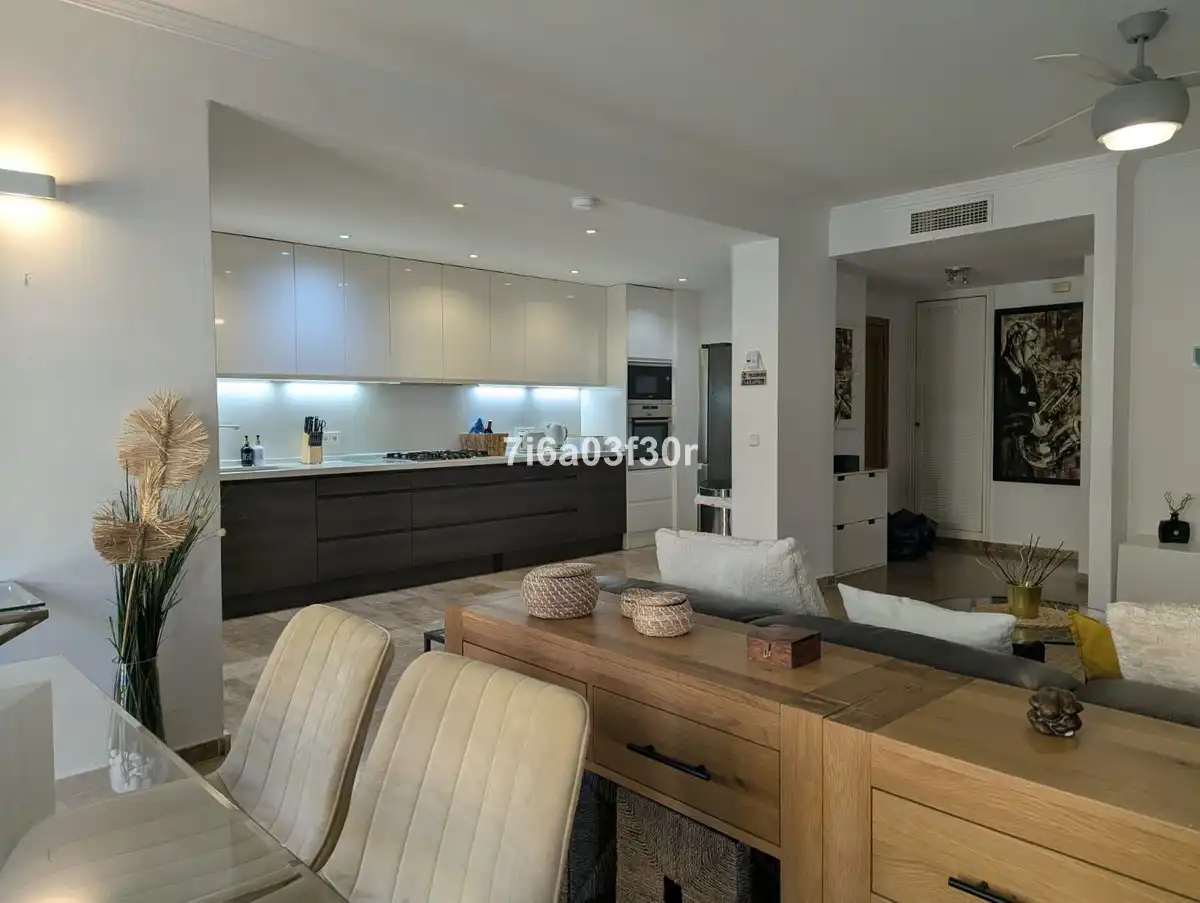 Wohnzimmer von Wohnungen zum Verkauf in Marbella mit Heizung, Privatgarten und Terrasse