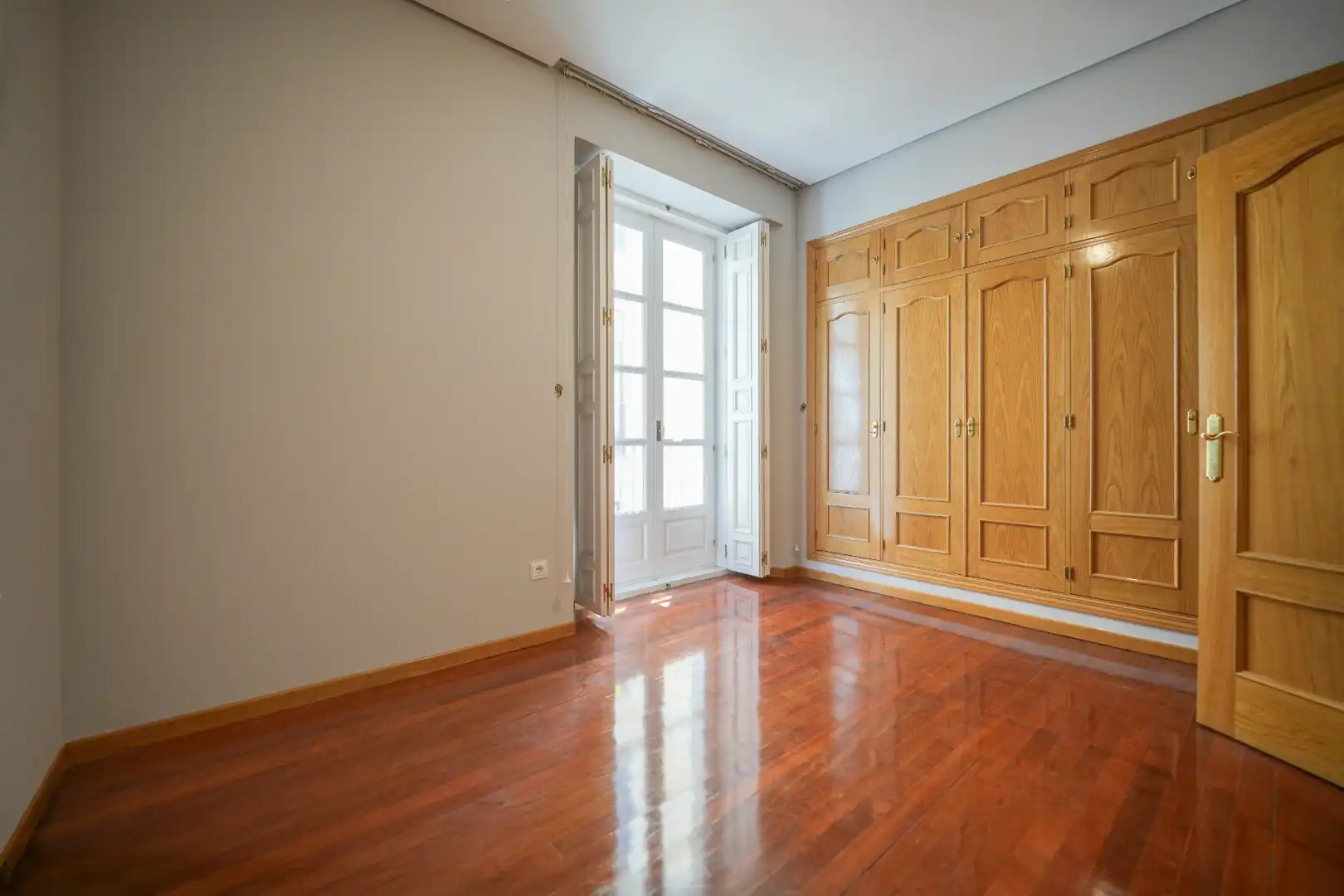Bedroom of Flat for sale in Valladolid  with Heating, Parquet flooring and Storage room