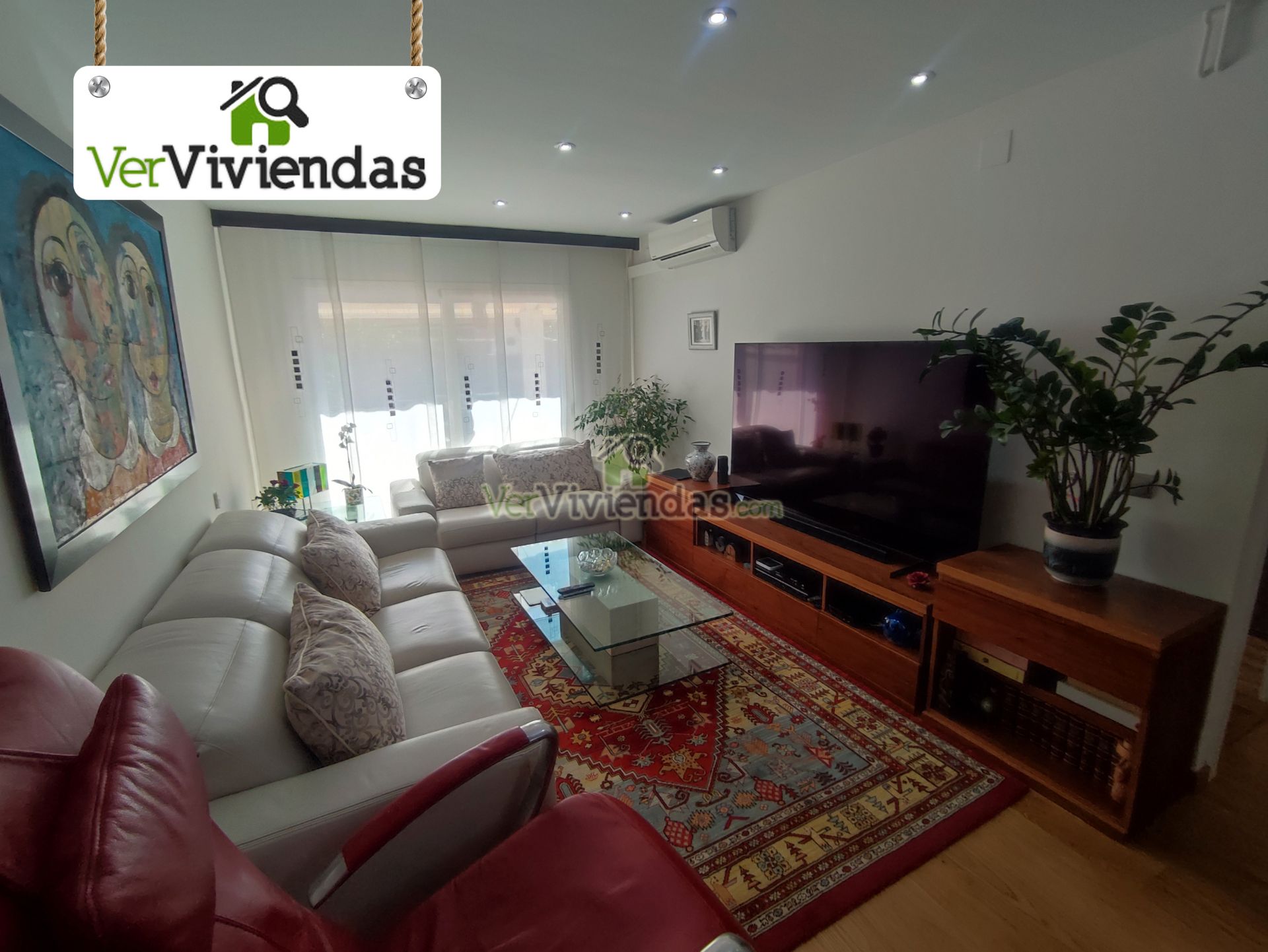 Sala d'estar de Casa adosada en venda en El Vendrell amb Aire condicionat, Calefacció i Parquet