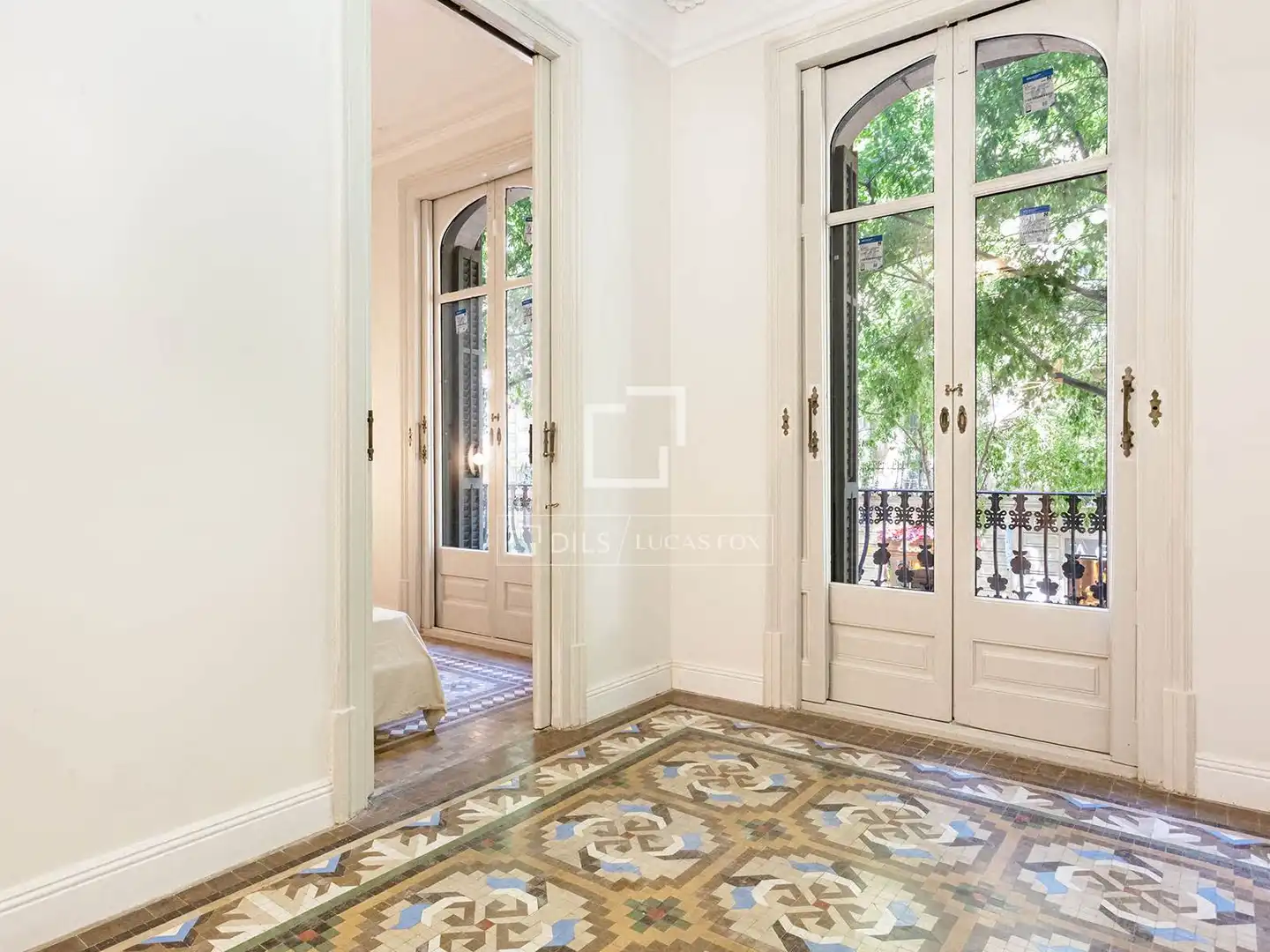 Flat for sale in Barcelona  with Air Conditioner, Private garden and Terrace