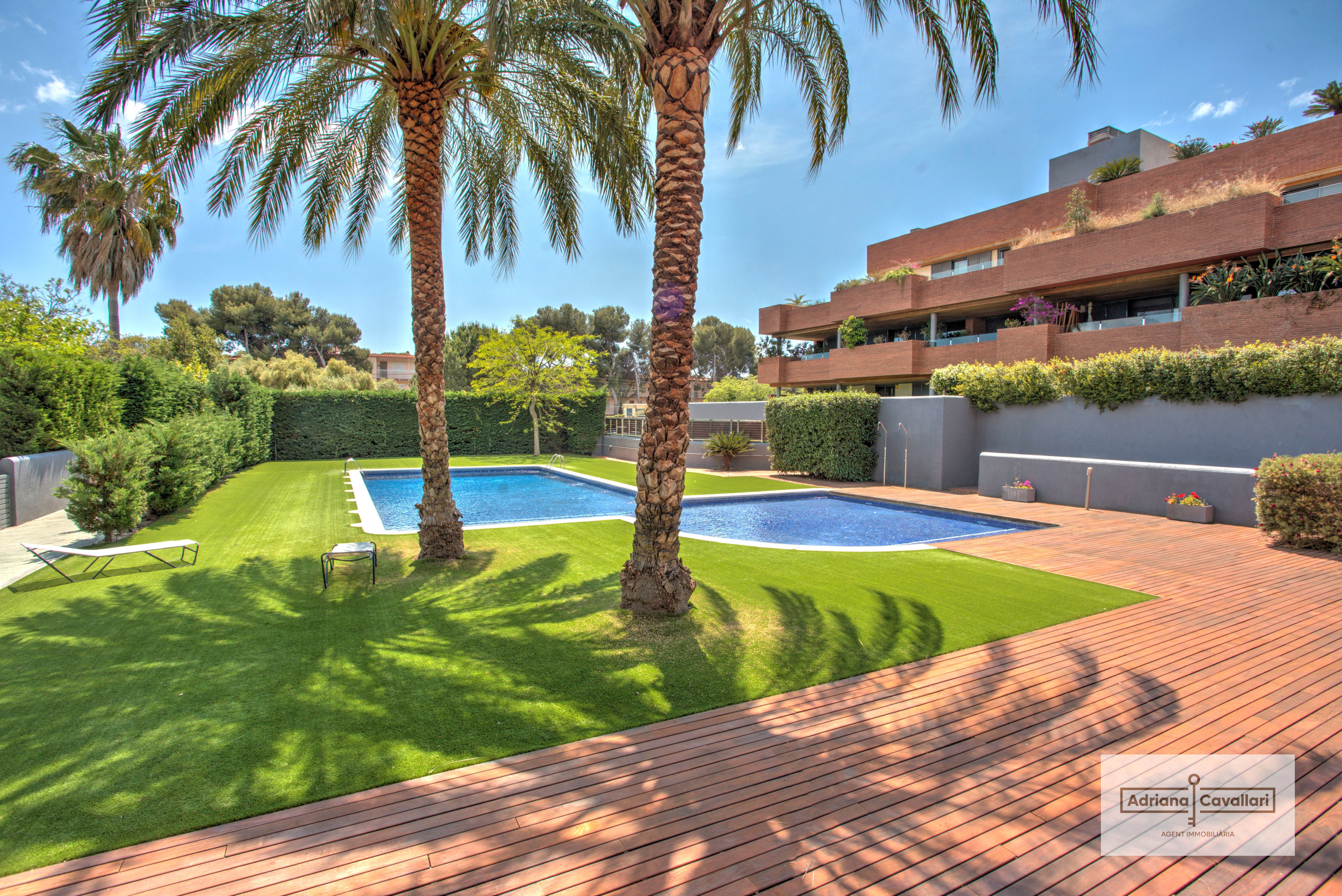 Swimming pool of Flat for sale in  Tarragona Capital  with Air Conditioner, Heating and Private garden