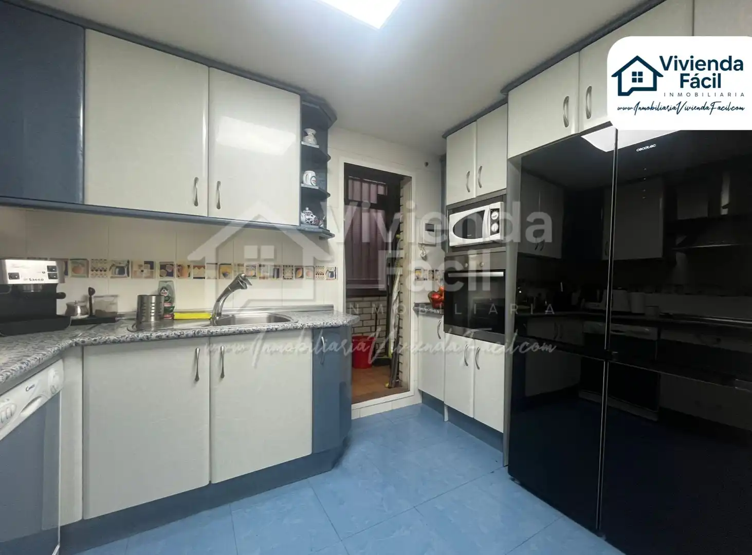 Kitchen of Flat for sale in Alcobendas  with Air Conditioner, Heating and Parquet flooring
