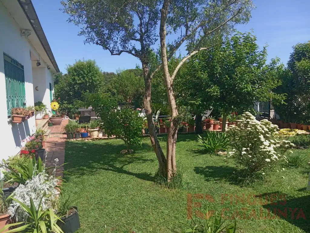Jardí de Casa o xalet en venda en Vilobí d'Onyar