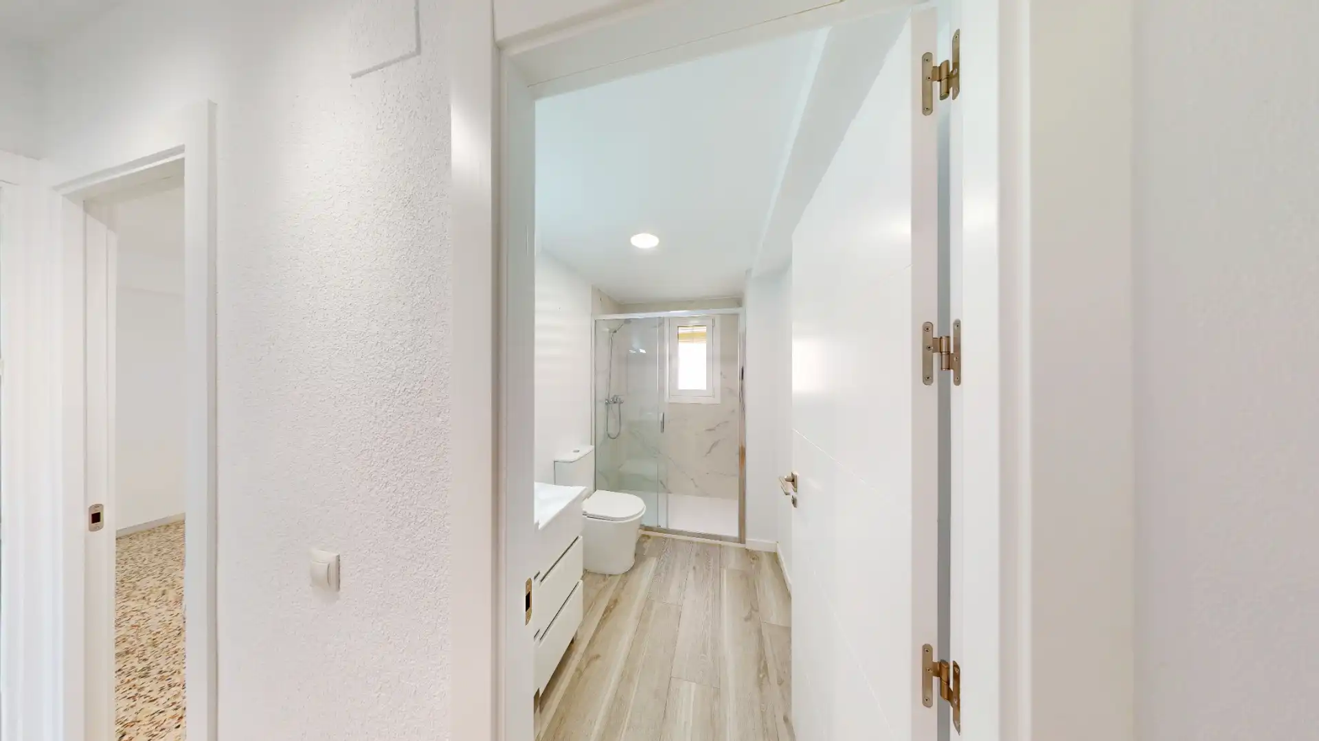 Baño de Piso en venta en Almería con Aire acondicionado, Calefacción y Terraza