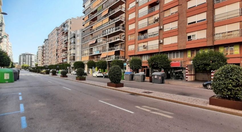 Vista exterior de Oficina de lloguer en Alzira amb Aire condicionat i Moblat