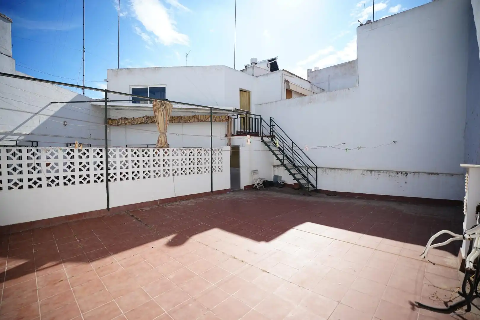 Vista exterior de Casa o xalet en venda en Alcalá de Guadaira amb Aire condicionat i Traster