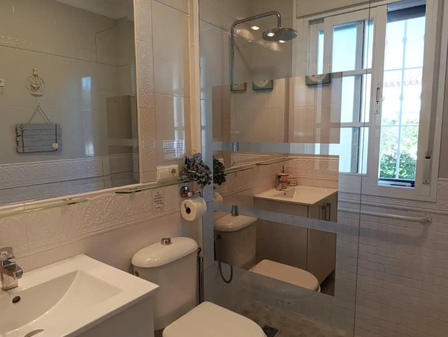 Bany de Casa o xalet en venda en Chiclana de la Frontera amb Aire condicionat, Jardí privat i Traster