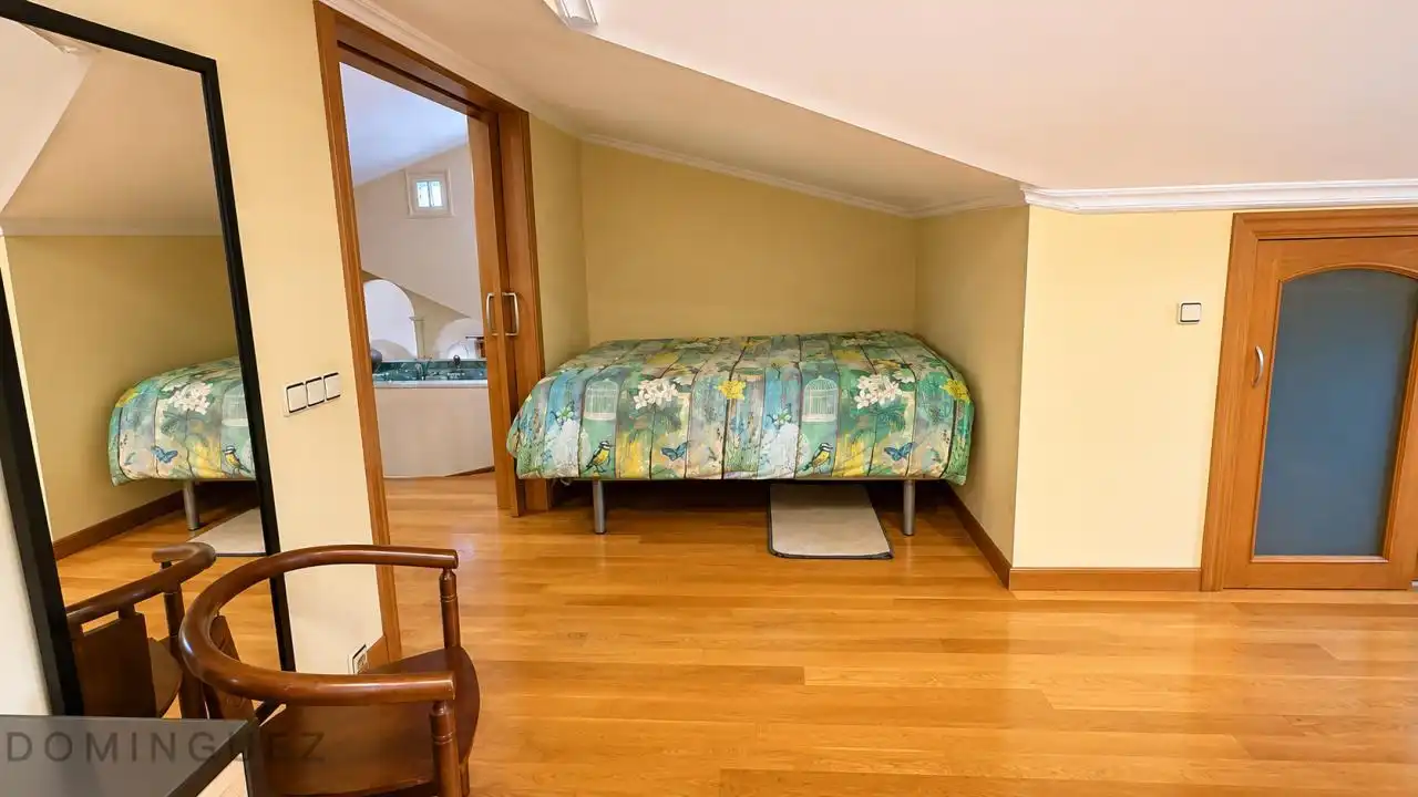 Habitación de Casa o chalet en venta en Vigo  con Calefacción, Jardín privado y Parquet
