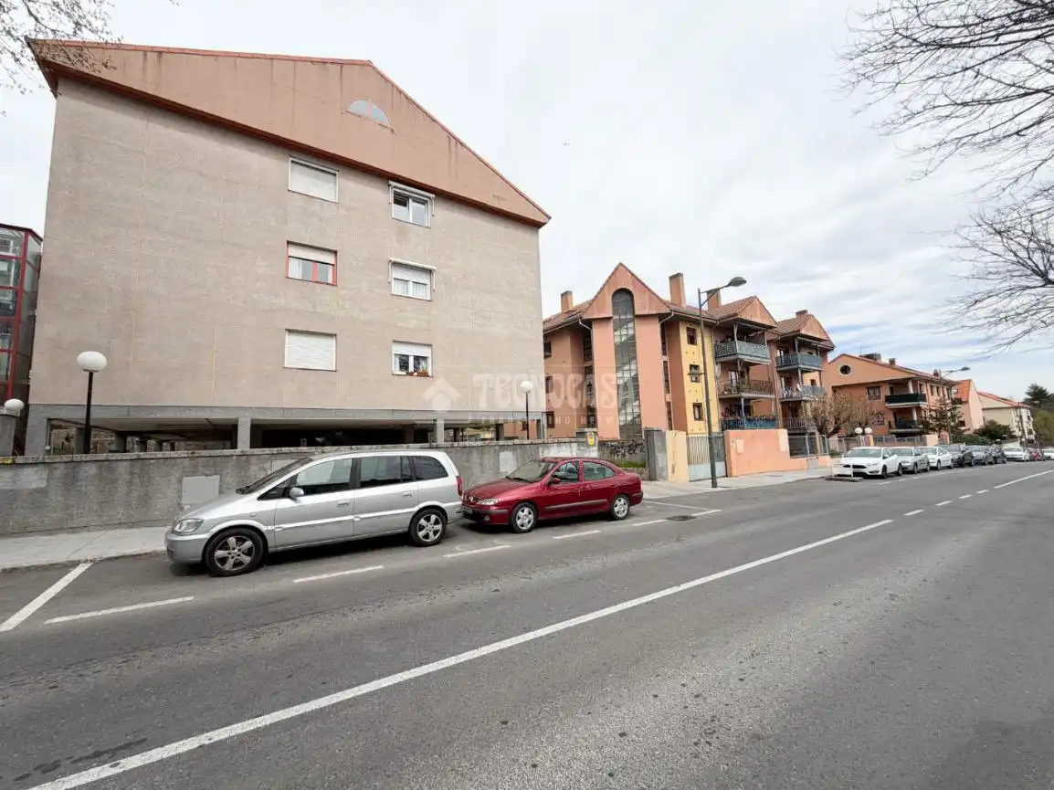 Vista exterior de Piso en venta en San Lorenzo de El Escorial
