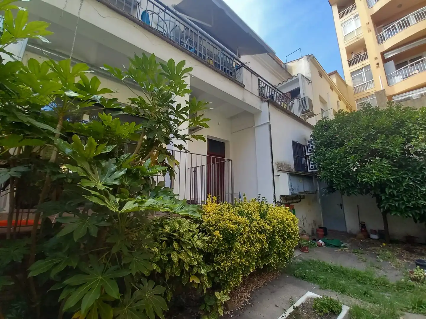 Vista exterior de Local en venta en Girona