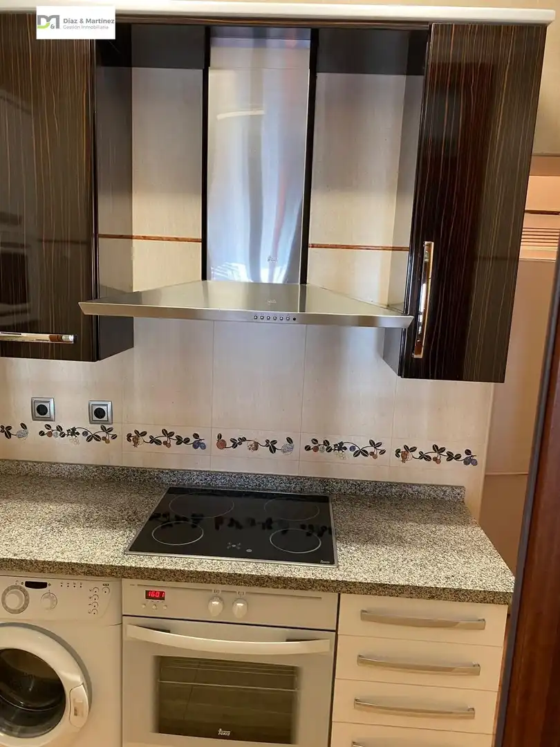 Cocina de Apartamento en venta en León Capital  con Calefacción, Parquet y Trastero