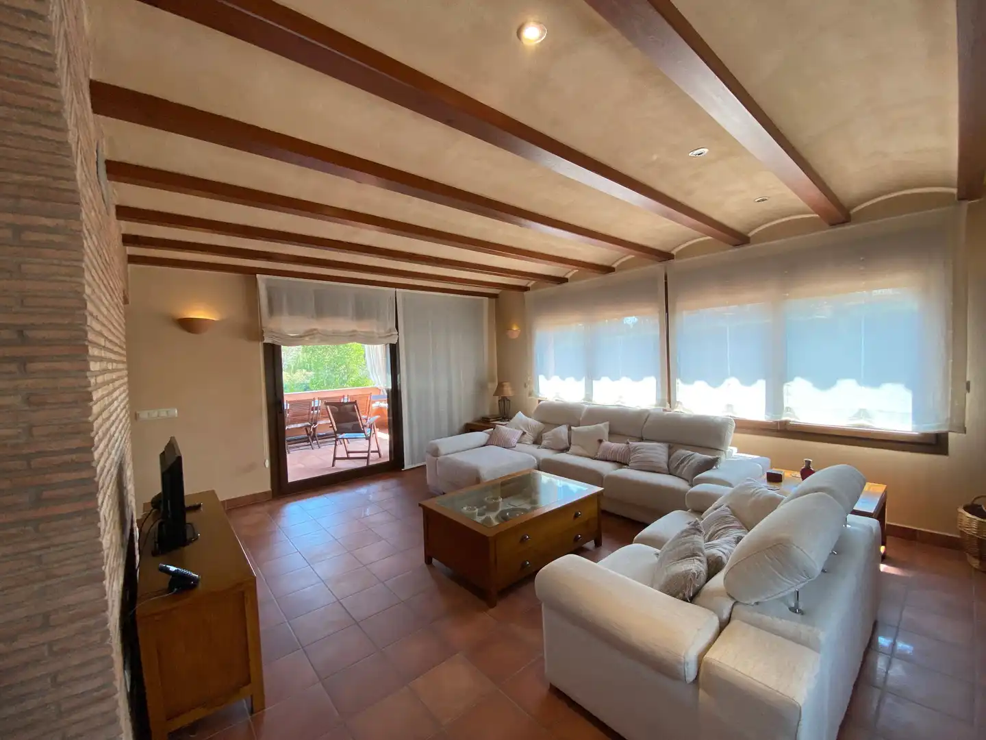 Sala de estar de Casa o chalet en venta en Mont-ras con Aire acondicionado, Calefacción y Jardín privado