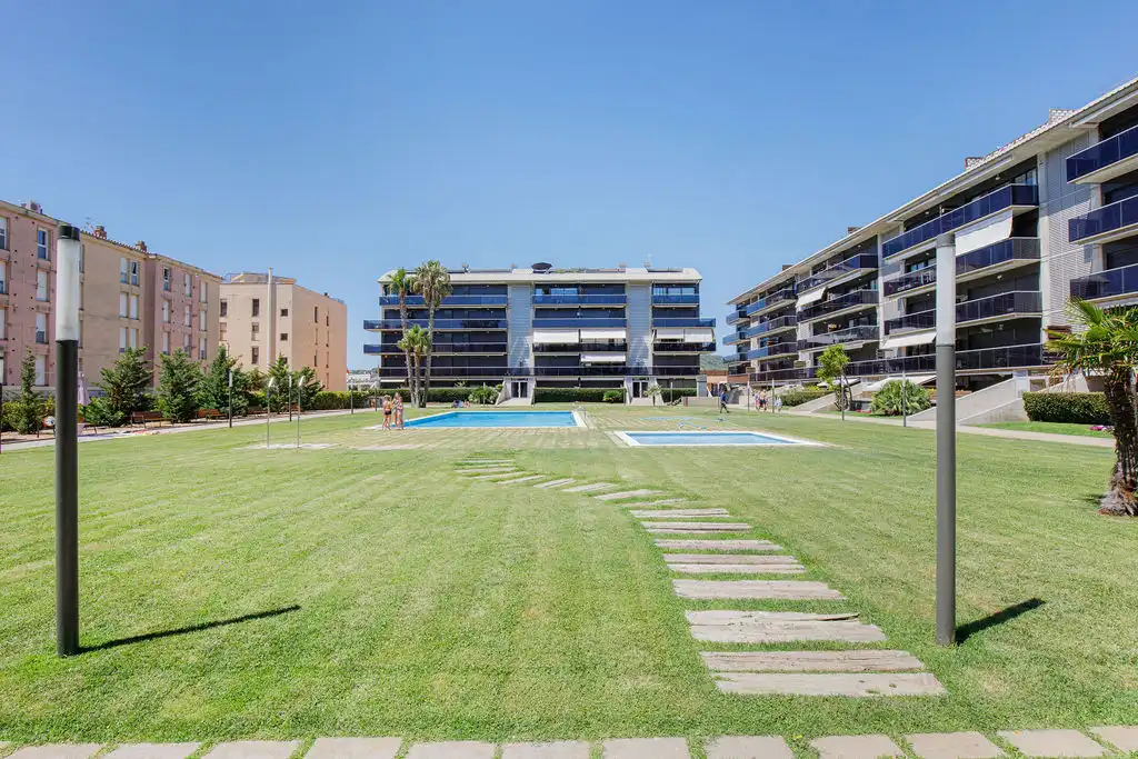 Vista exterior de Pis en venda en Calonge i Sant Antoni amb Piscina