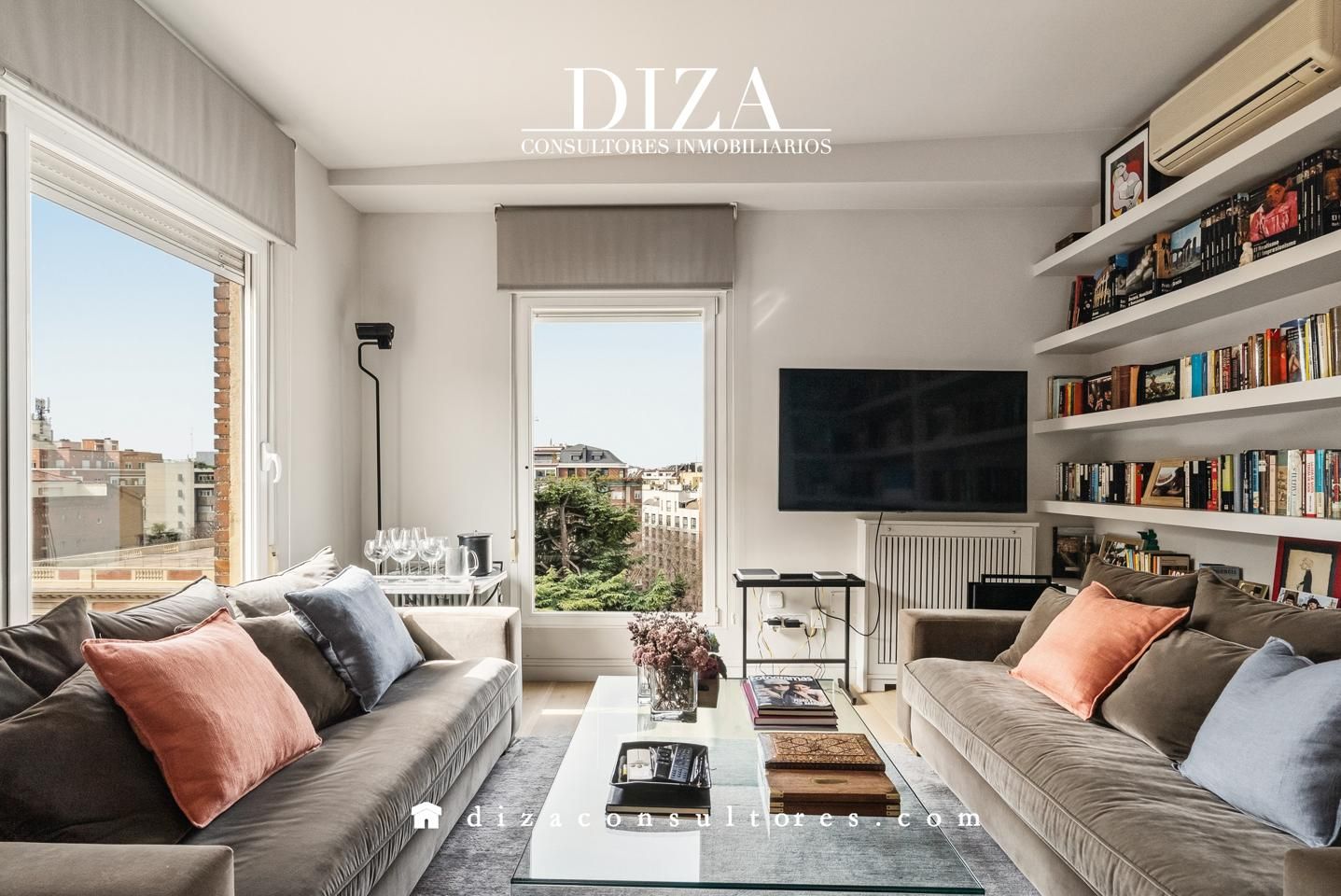 Living room of Attic for sale in  Madrid Capital  with Air Conditioner, Heating and Terrace