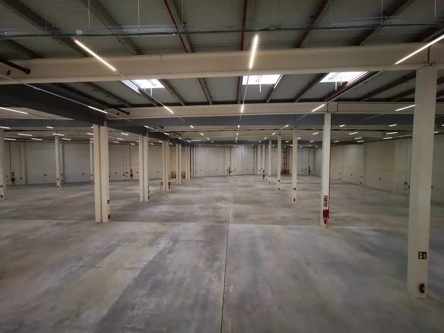Industrial buildings for rent in Madrid  with Heating and Alarm