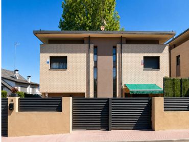 Casa pareada en venta en Carrer de Grècia