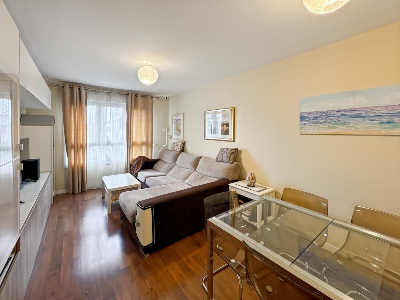 Sala de estar de Piso en venta en  Madrid Capital con Calefacción, Trastero y Piscina comunitaria