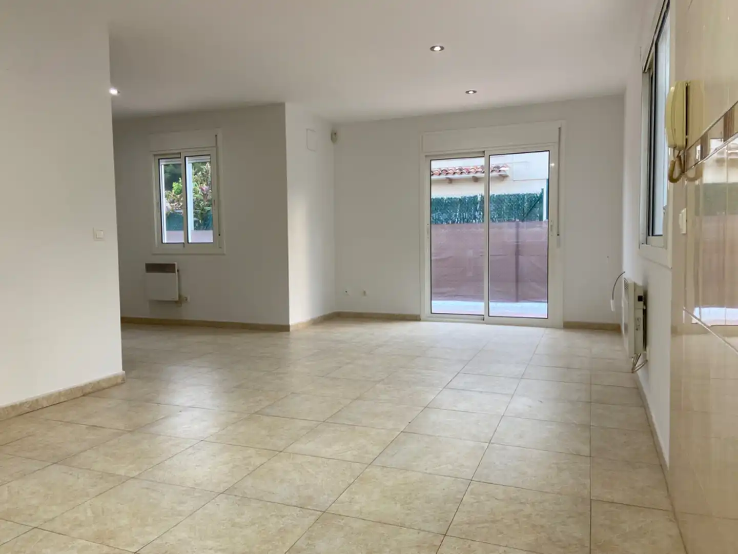 Sala de estar de Casa o chalet en venta en Calafell con Aire acondicionado, Calefacción y Jardín privado