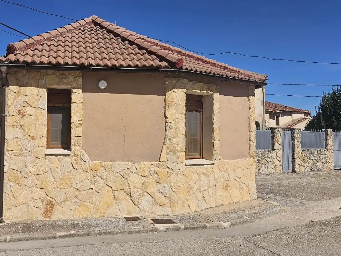 Vista exterior de Casa o chalet en venta en Barbolla, Segovia