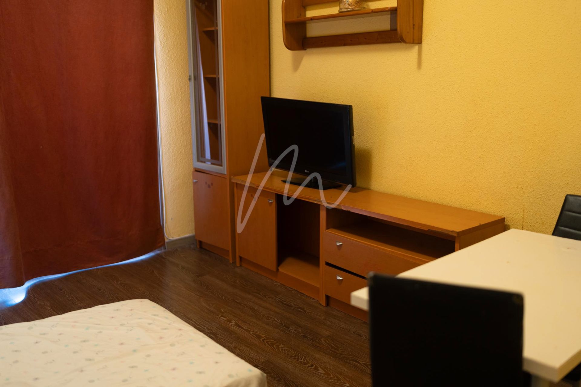 Dormitori de Pis en venda en  Valencia Capital amb Moblat i Balcó