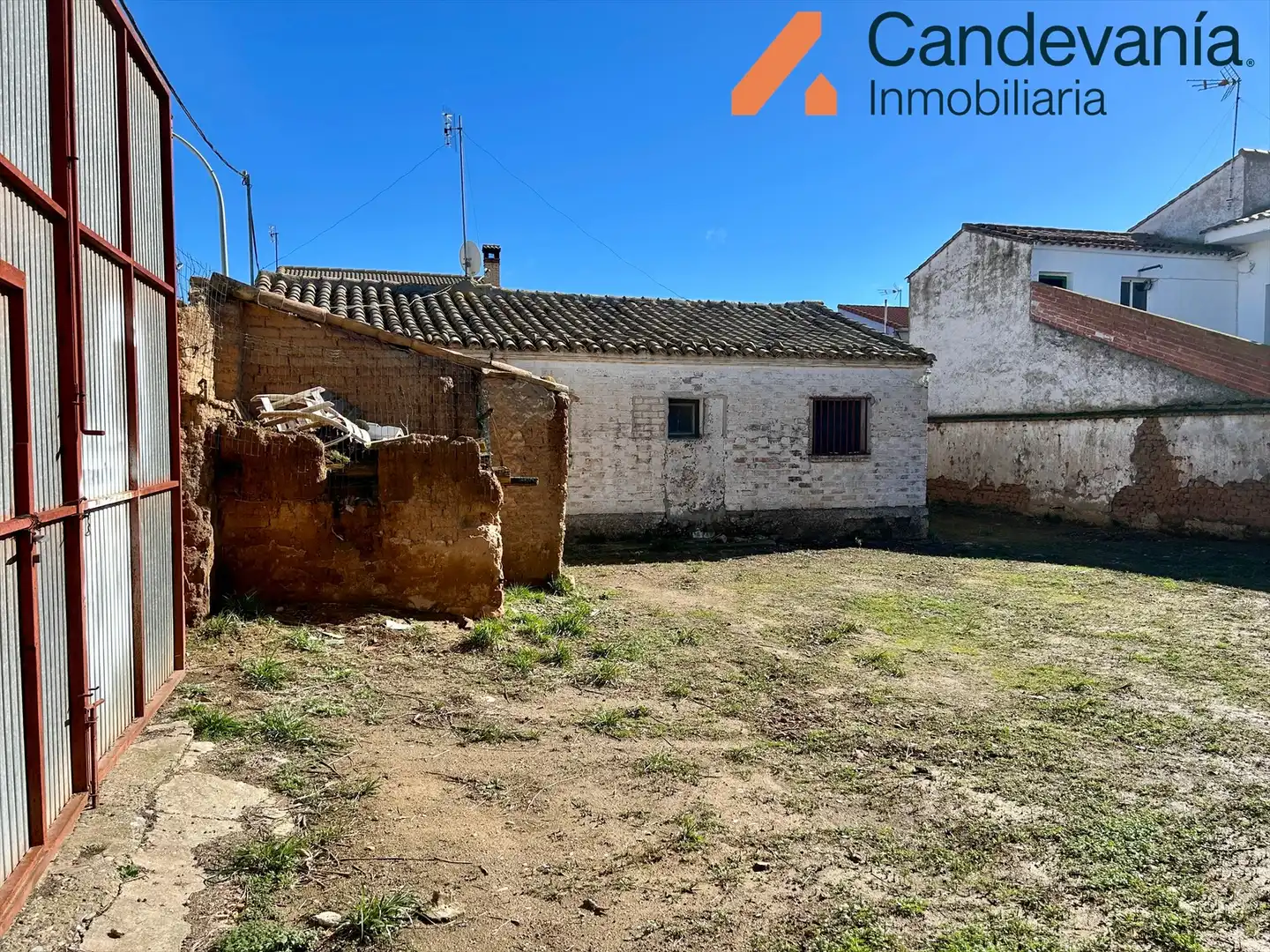 Casa o xalet en venda en Zuera amb Jardí privat