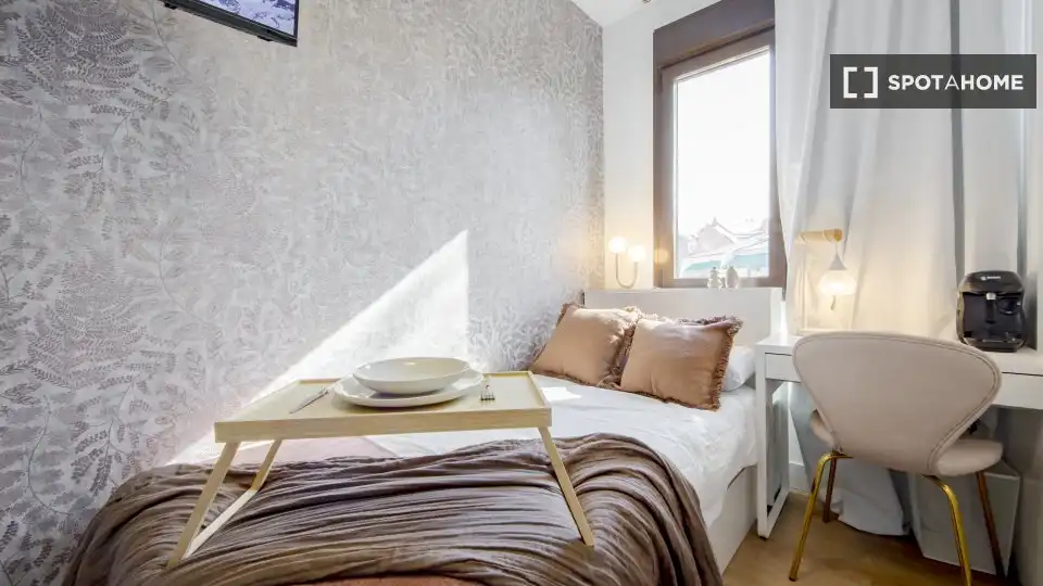 Bedroom of Flat for rent in Madrid  with Air Conditioner, Heating and Furnished