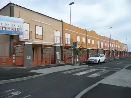 Vista exterior de Casa adosada en venta en Granadilla de Abona con Horno y Internet