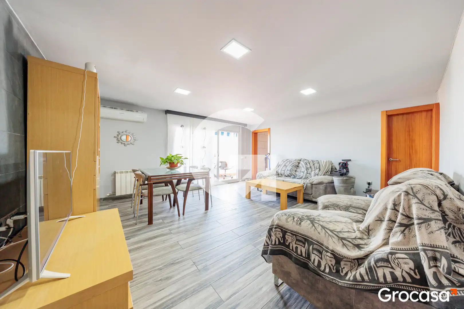 Living room of Flat for sale in Terrassa  with Air Conditioner, Heating and Furnished