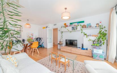 Living room of Flat for sale in Tres Cantos  with Air Conditioner, Heating and Terrace