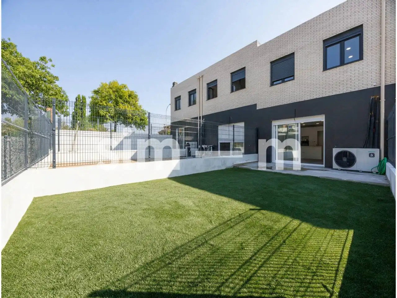 Casa amb jardí en venda a Calle Pintor Guàrdia 115