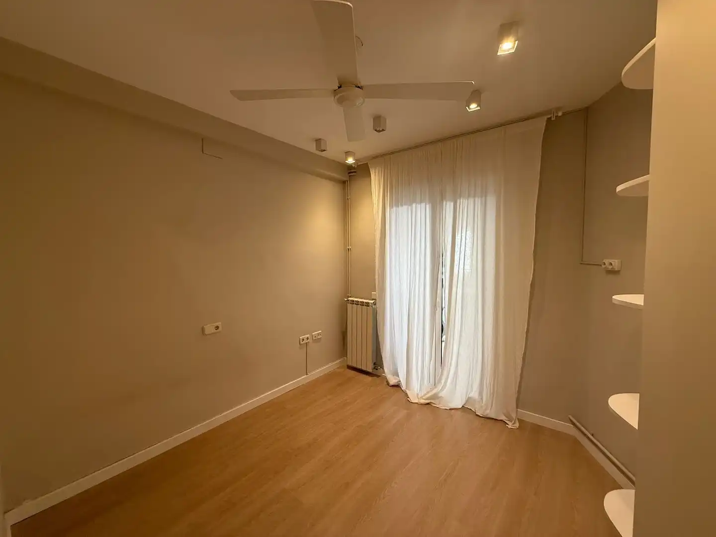 Bedroom of Flat for sale in Barcelona  with Air Conditioner, Heating and Furnished