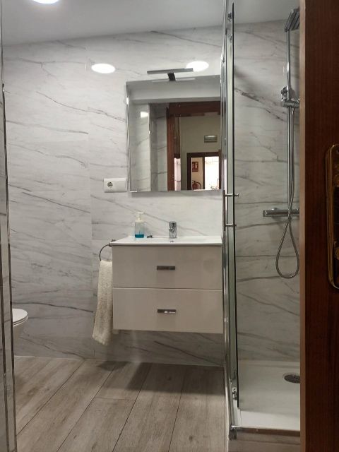 Bathroom of Premises to rent in Nerja  with Air Conditioner, Heating and Furnished