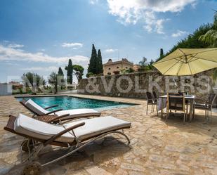 Vista exterior de Finca rústica en venda en Tiana amb Terrassa, Piscina i Balcó