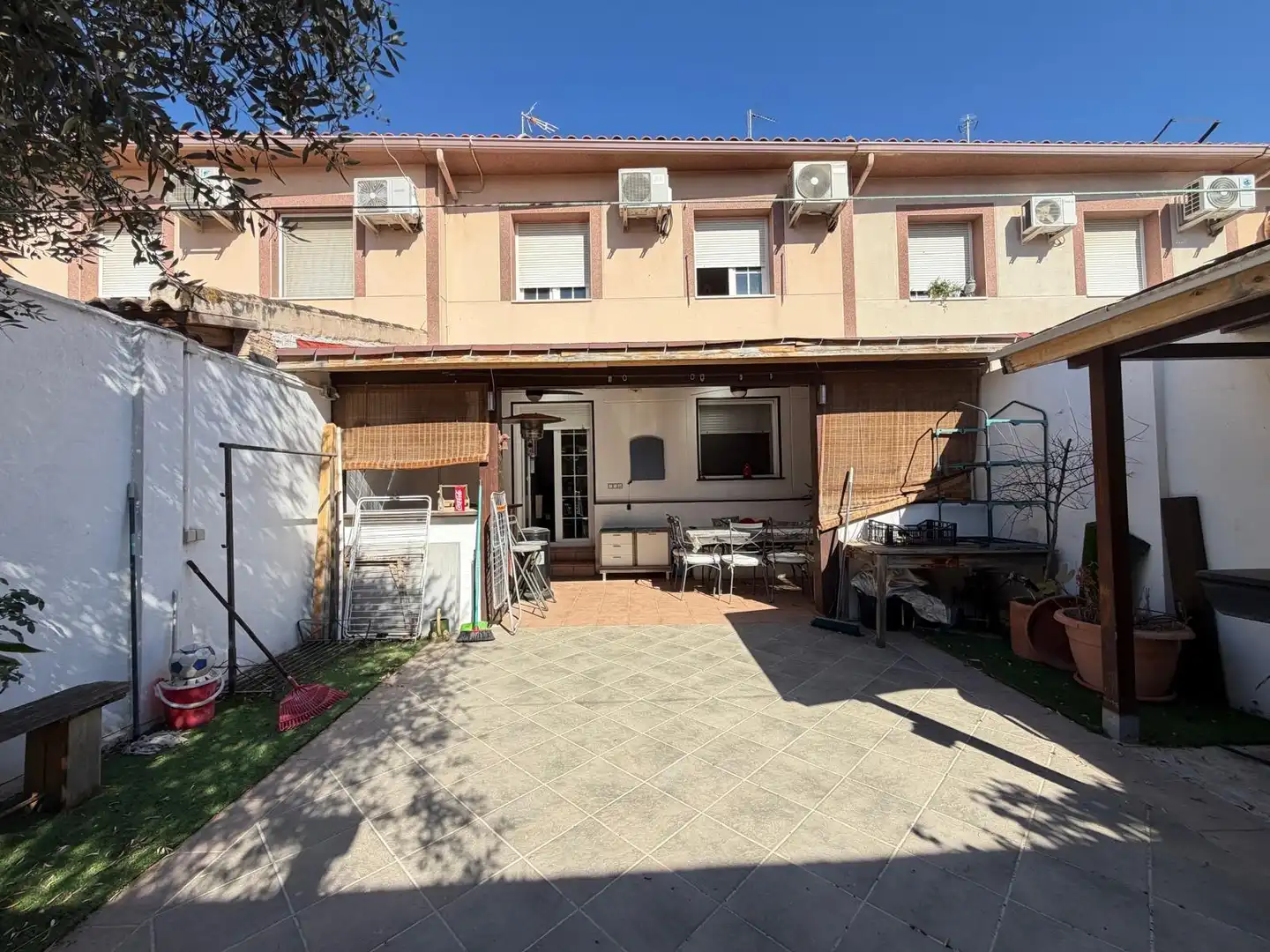 Vista exterior de Casa adosada en venda en San Martín de la Vega amb Aire condicionat, Calefacció i Moblat
