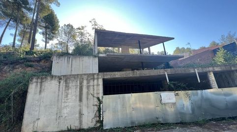 maravilloso solar en construcción en Ullastrell con estructura de hormigón