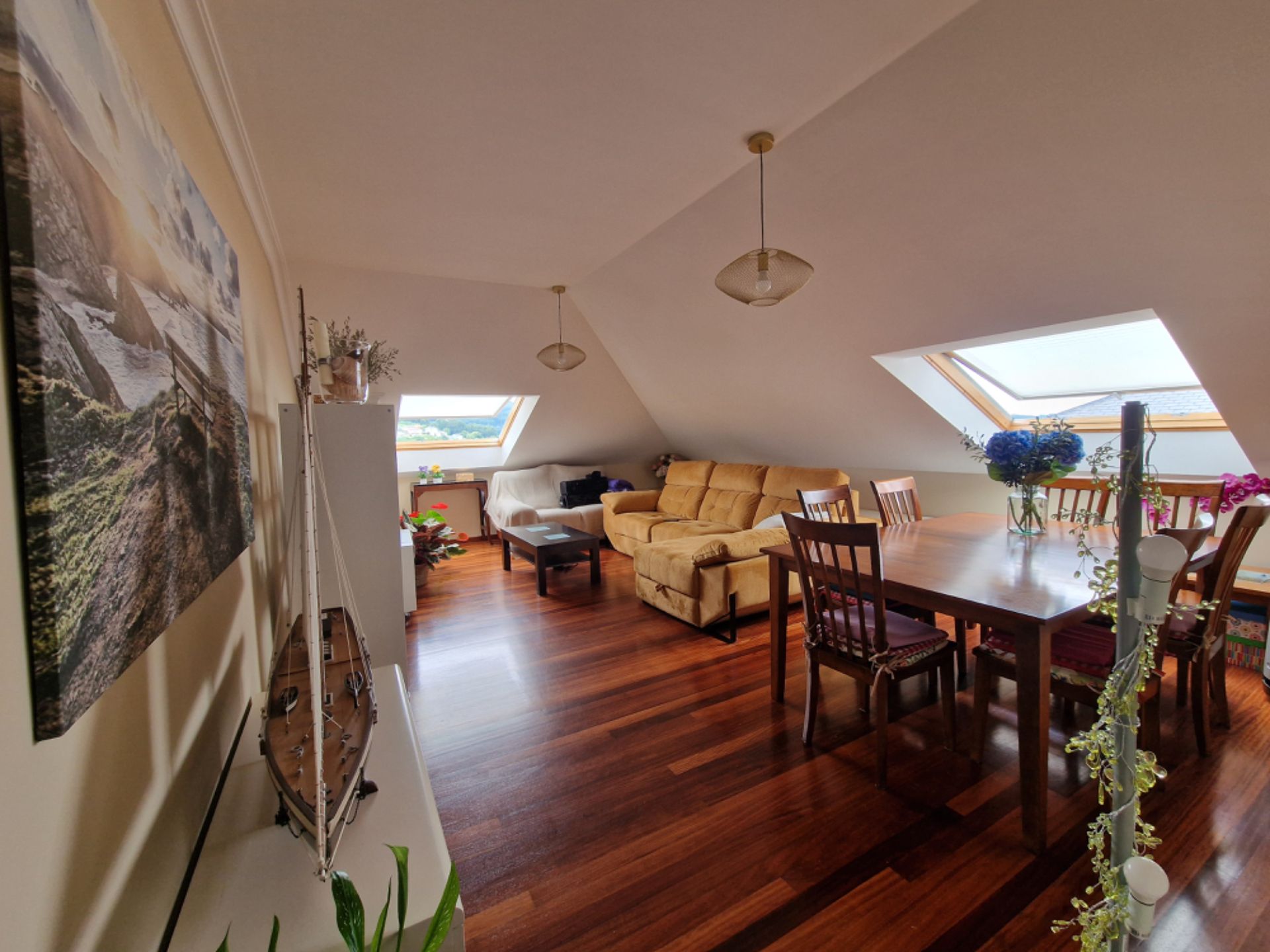 Sala d'estar de Àtic en venda en Viveiro amb Calefacció, Parquet i Moblat